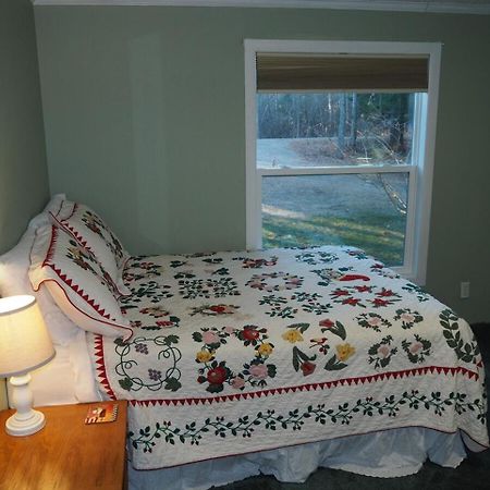 The Green Lake Getaway - Shared Lake Access! Interlochen Exterior foto